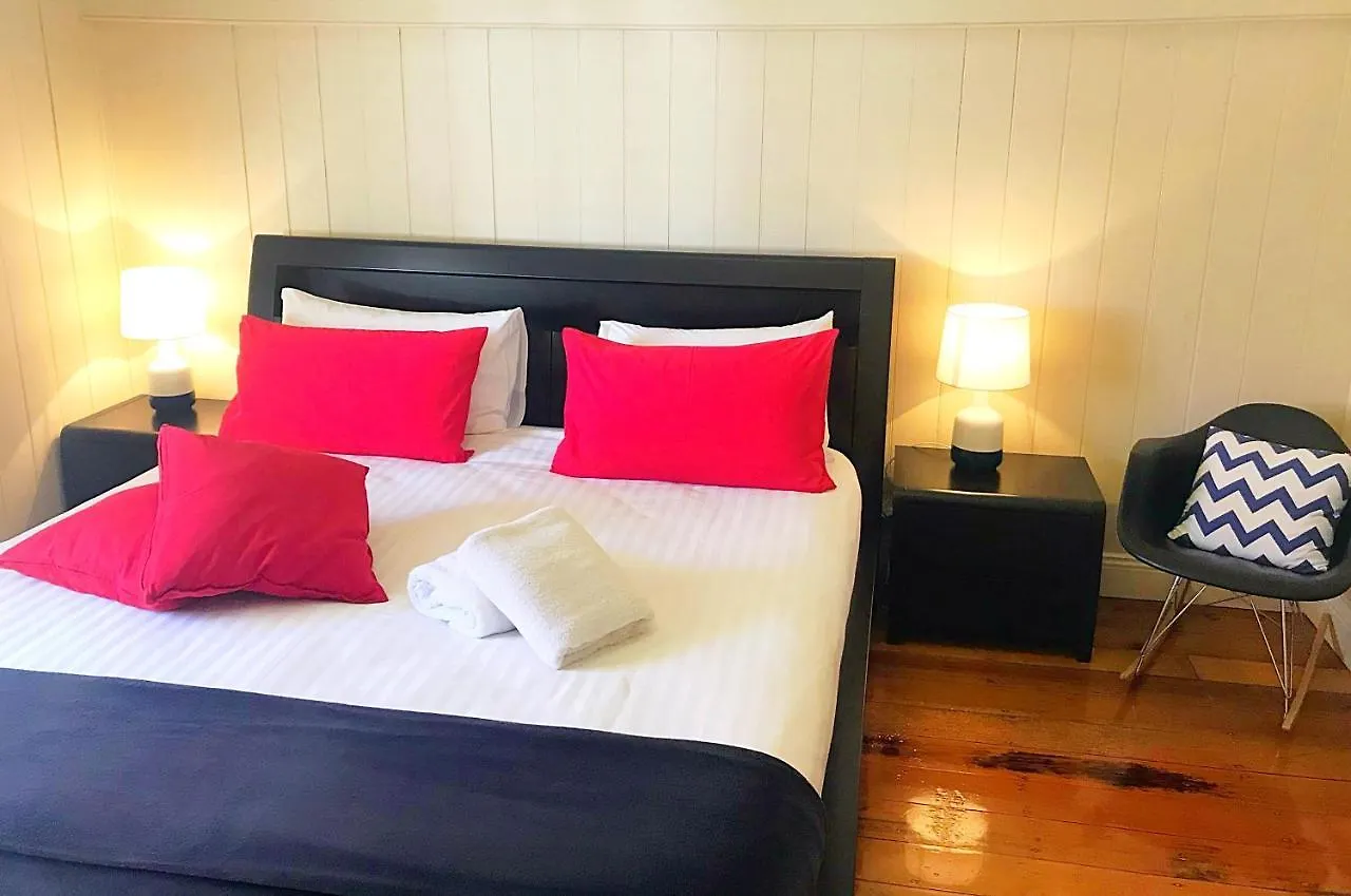 4 Bedroom House - Walk To Southbank Brisbane Holiday home